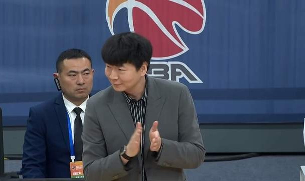 体育赛事-冲击前8，山东男篮7连胜轻取吉林 珀塞尔38+4 谢智杰坐稳首发后卫